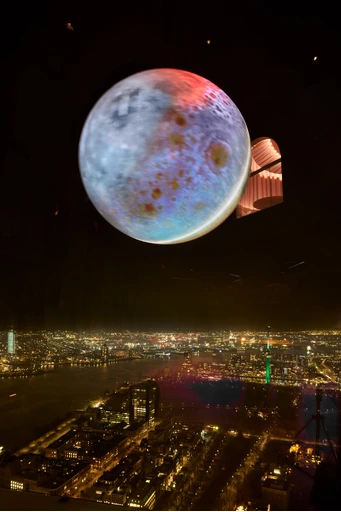 pro.155.30_doepel_strijkers_celest_moon_above_city_a.webp